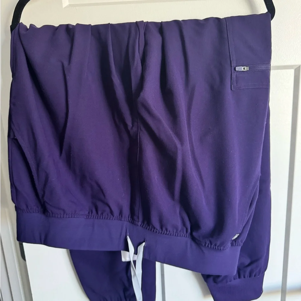 FIGS Scrubs Set Purple XL Top & XL Jogger Pants Technical Collection - Picture 5 of 8